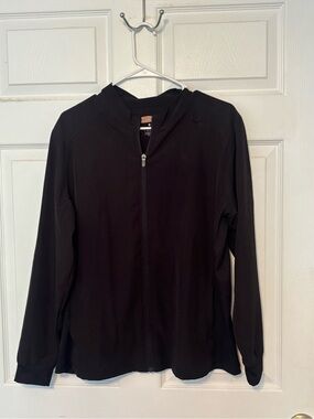 Black Full-Zip Lightweight Scrub Jacket.